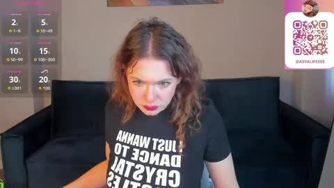 Snapshot of mia__miler chatting on 05.24.26 mia online show from 05.24.26