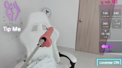 Mia adams  online show from 01.28.25