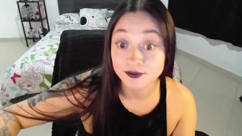 Snapshot of mia_adams_red chatting on 12.07.24 mia online show from 12.07.24