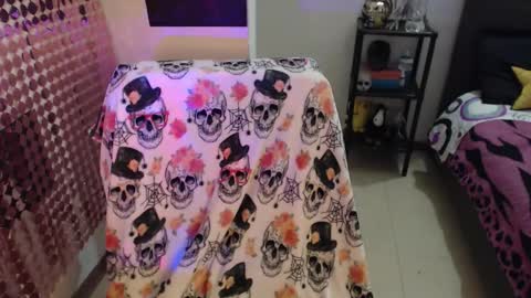 Snapshot of mia_adams_red chatting on 10.22.25 mia online show from 10.22.25