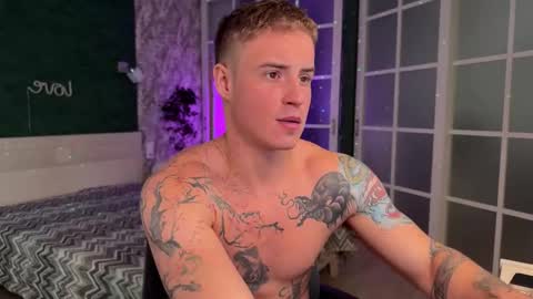 Snapshot of mia_andre chatting on 11.04.25 Andre and Mia online show from 11.04.25