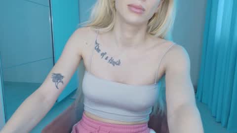 Snapshot of mia_angel chatting on 06.10.26 mia_angel online show from 06.10.26