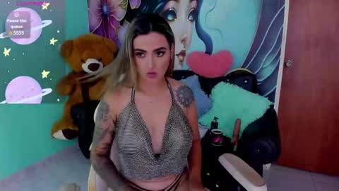 Snapshot of mia_bigtits_17 chatting on 05.09.26 Mia online show from 05.09.26