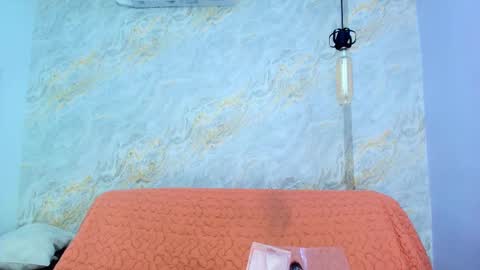 Mia  online show from 10.02.25