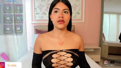 Snapshot of mia_cano_ chatting on 11.26.25 Mia Cano online show from 11.26.25