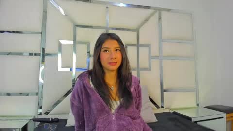 Snapshot of mia_clark18 chatting on 10.10.25 mia_clark18 online show from 10.10.25