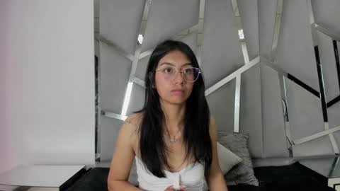 Snapshot of mia_clark18 chatting on 10.21.25 mia_clark18 online show from 10.21.25