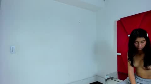 Snapshot of mia_clark18 chatting on 11.19.25 mia_clark18 online show from 11.19.25