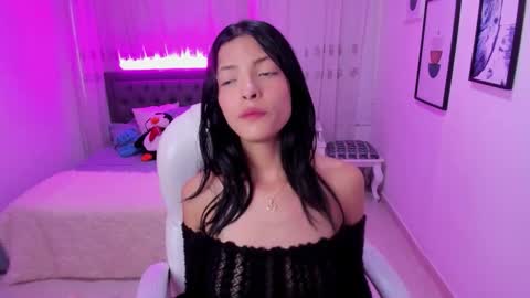 Snapshot of mia_clay1 chatting on 11.25.25 Mia online show from 11.25.25