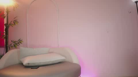 Snapshot of mia_coliin chatting on 09.30.25 Anna online show from 09.30.25