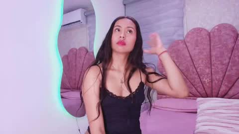Snapshot of mia_collenss chatting on 04.29.26 Mia online show from 04.29.26