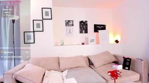 mia_corner online show from 09.28.25