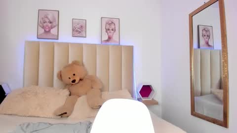 mia_corner online show from 10.17.25