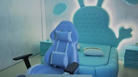 Mia Cuttee online show from 10.20.25