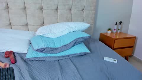 MIA help me get to 25 hands up online show from 03.12.26