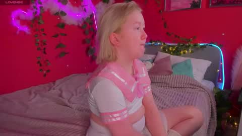 Snapshot of mia_ferd chatting on 03.09.26 Mia online show from 03.09.26