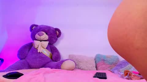 Mia flames online show from 02.02.26