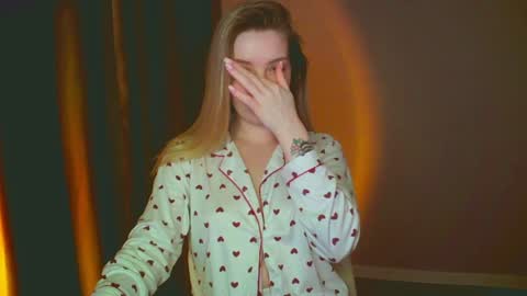 Mia online show from 12.26.24