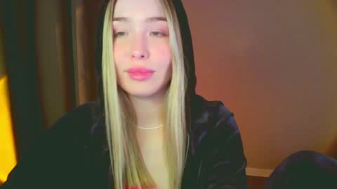 Mia online show from 01.11.25