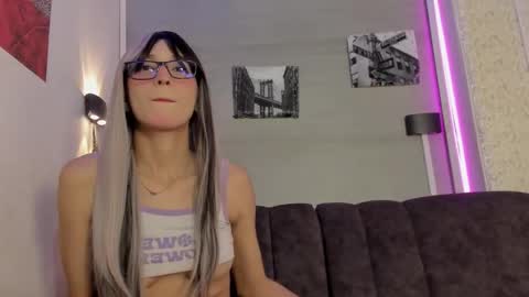 Snapshot of mia_fowler7 chatting on 10.28.25 MIA online show from 10.28.25