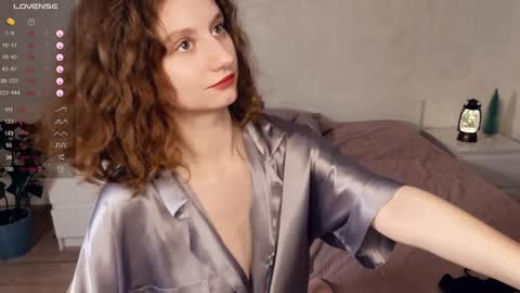 Snapshot of mia_frizz chatting on 01.29.25 Mia online show from 01.29.25