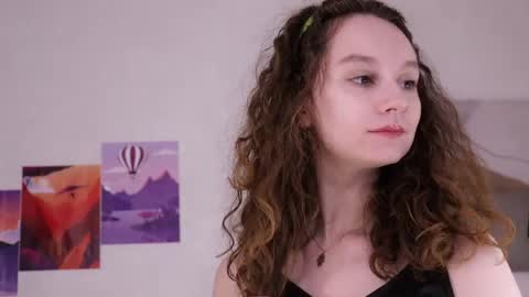 Snapshot of mia_frizz chatting on 05.27.26 Mia online show from 05.27.26