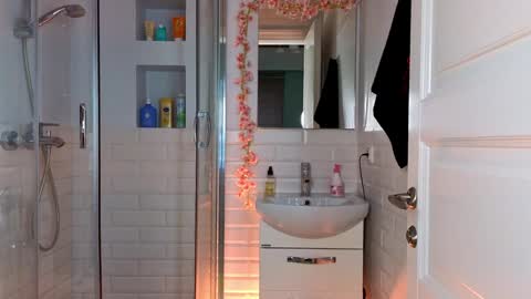 Snapshot of mia_g_ chatting on 01.17.25 Mia online show from 01.17.25