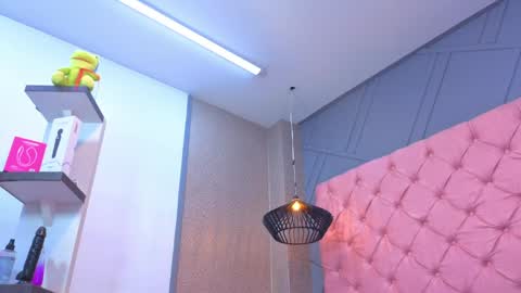 Mia online show from 04.07.26