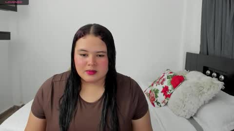 Snapshot of mia_hot2323 chatting on 04.29.26 Mia hot online show from 04.29.26