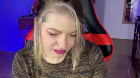 Snapshot of mia_kamp chatting on 10.14.25 Mia online show from 10.14.25