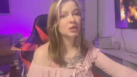 Snapshot of mia_kamp chatting on 02.14.26 Mia online show from 02.14.26