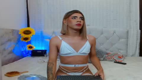 Mia online show from 07.12.26