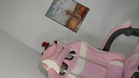 Your Pretty Petite Mia  online show from 02.15.26