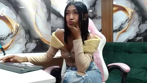 Mia.  online show from 05.02.26