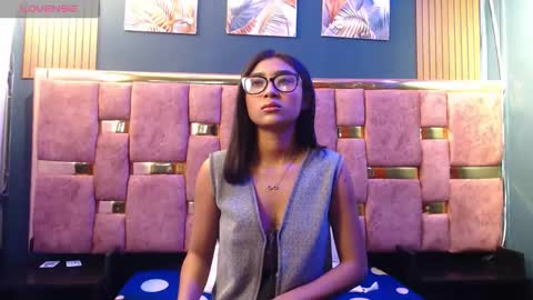 Mia.  online show from 05.11.26