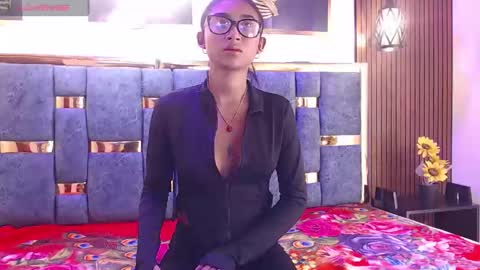 Mia.  online show from 05.28.26