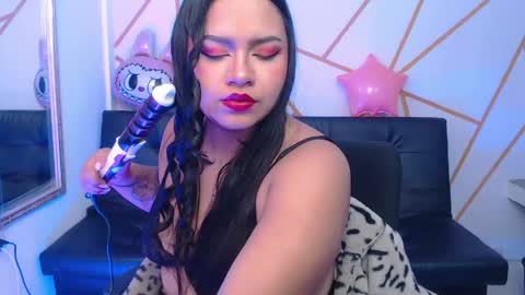 Snapshot of mia_kraviz chatting on 05.20.26 mia_kraviz online show from 05.20.26