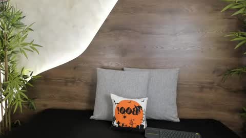 mia_lacy online show from 10.18.25