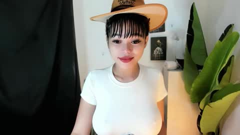 Snapshot of mia_lover9 chatting on 06.08.26 M I A online show from 06.08.26