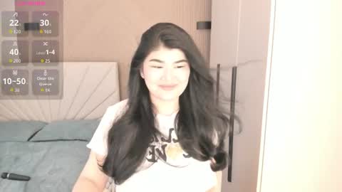 Snapshot of mia_lui chatting on 06.13.26 Mia 3 online show from 06.13.26