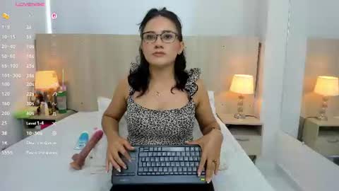 Snapshot of mia_mercier chatting on 06.22.26 Mia Mercier online show from 06.22.26