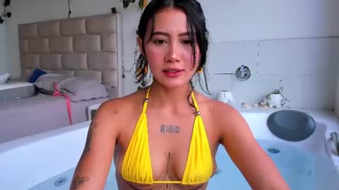 Snapshot of mia_miel69 chatting on 06.20.26 mia_miel69 online show from 06.20.26
