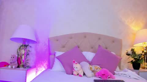 mia montess online show from 04.17.26