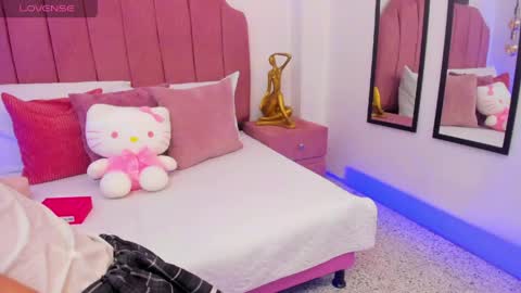 Snapshot of mia_naive chatting on 06.09.26 Mia online show from 06.09.26