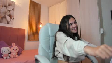 Mia Nevaeh - follow me online show from 02.01.25