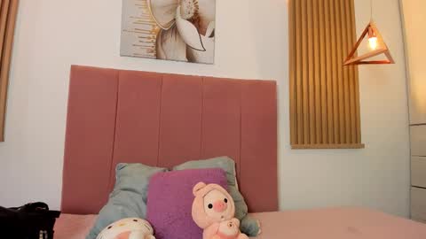 Mia Nevaeh - follow me online show from 11.30.25