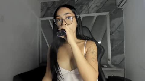 mia_petiteht online show from 05.27.26