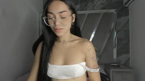 Snapshot of mia_petiteht chatting on 06.14.26 mia_petiteht online show from 06.14.26