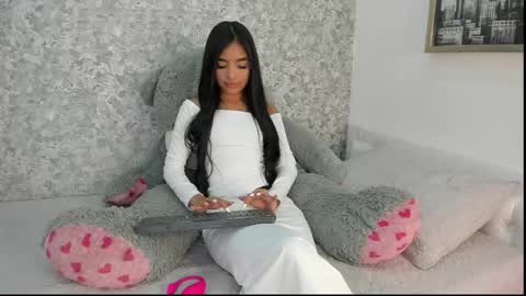 Mia online show from 05.26.26