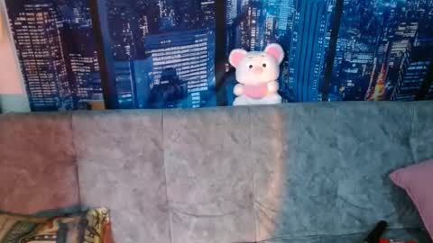 Mia  online show from 04.28.26